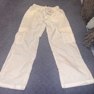 Women’s new with tags never worn princess Polly white nylon cargo pant size 2